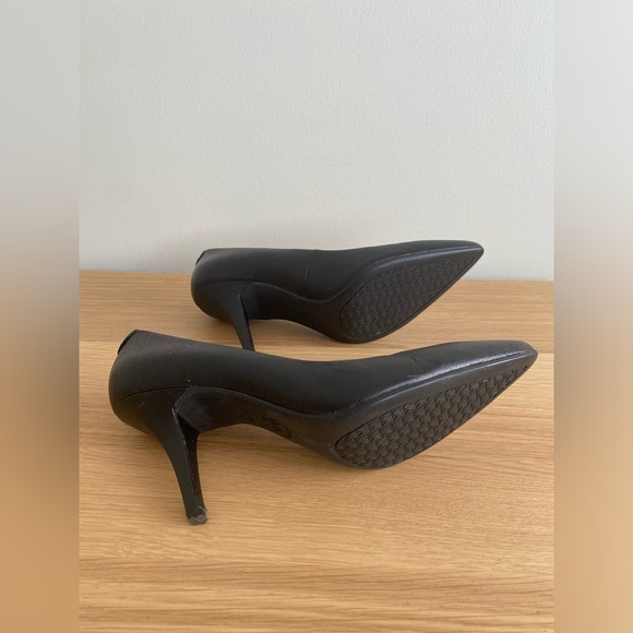 Michael Kors black leather pumps EUC - Picture 14 of 16